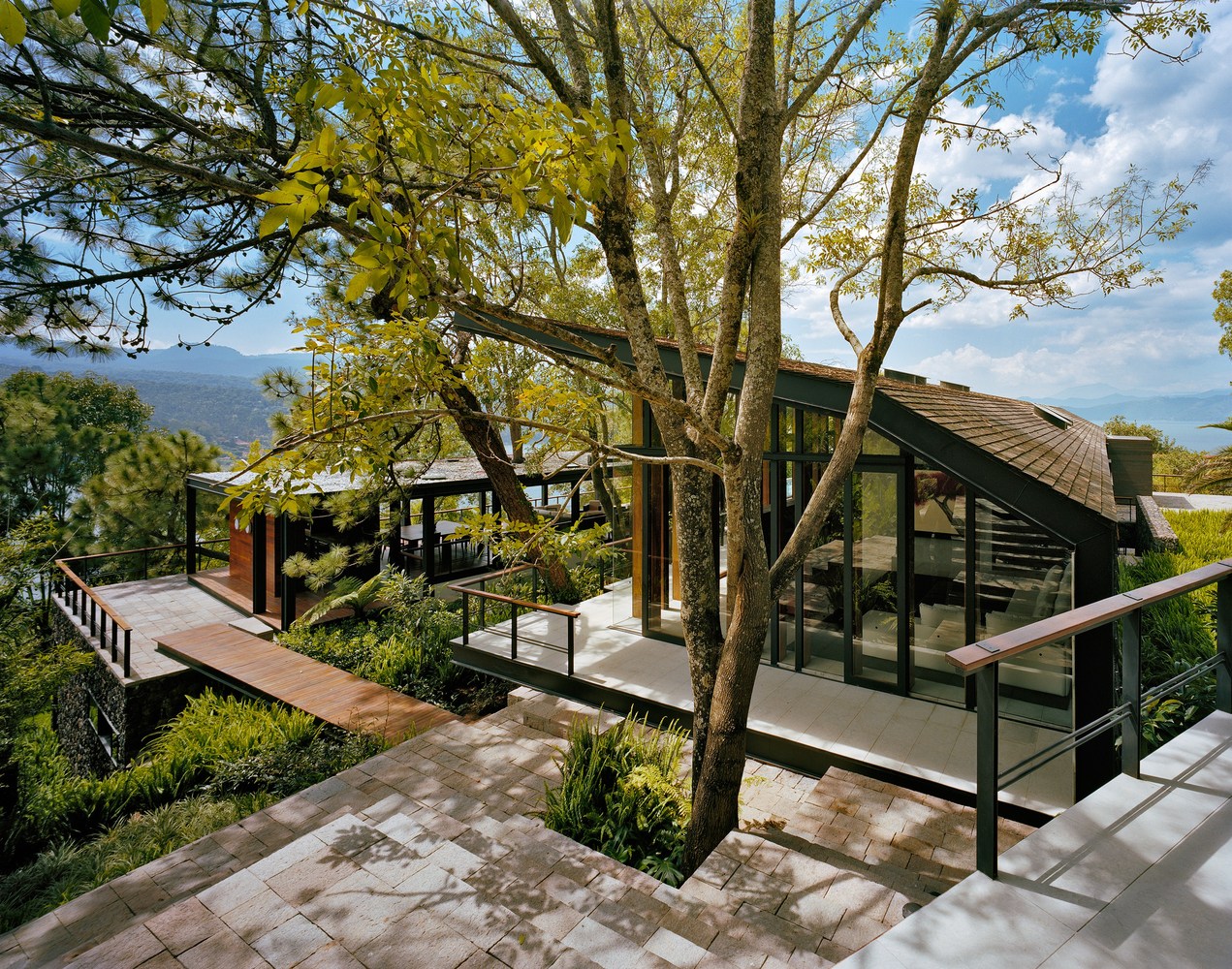 House in woods exterior image