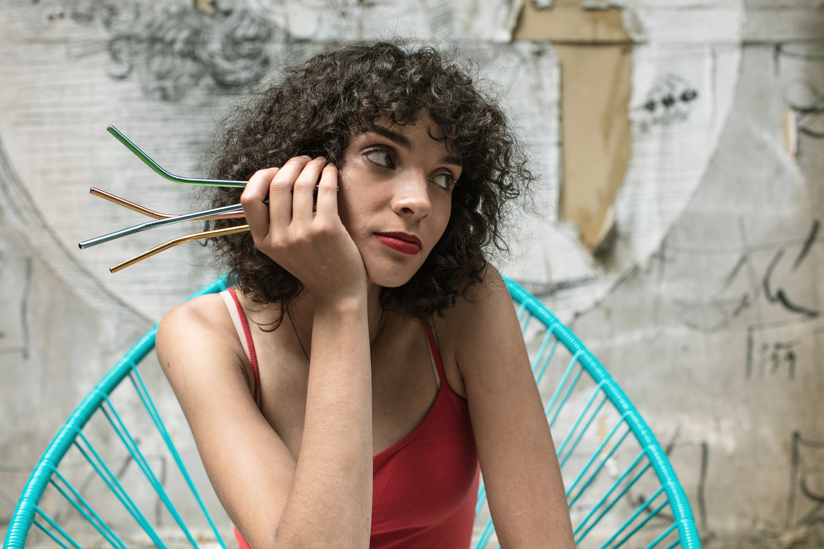 woman holding reusable straws